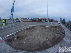 Okružní křižovatka v Roudném