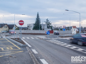 Okružní křižovatka v Roudném