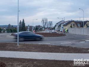 Okružní křižovatka v Roudném