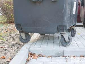 Kontejnery v ulici Plzeňská