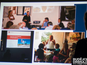 „Pod záštitou Flavia Enei (ředitel Museo del Mare e della Navigazione Antica v Santa Seveře) odkrýváme počátky evropské kultury. Snažíme se nejen přesunout tuny zeminy, ale i pochopit souvislosti a zasadit nové nálezy do historického kontextu. Přímé napoj