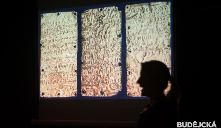 „Pod záštitou Flavia Enei (ředitel Museo del Mare e della Navigazione Antica v Santa Seveře) odkrýváme počátky evropské kultury. Snažíme se nejen přesunout tuny zeminy, ale i pochopit souvislosti a zasadit nové nálezy do historického kontextu. Přímé napoj