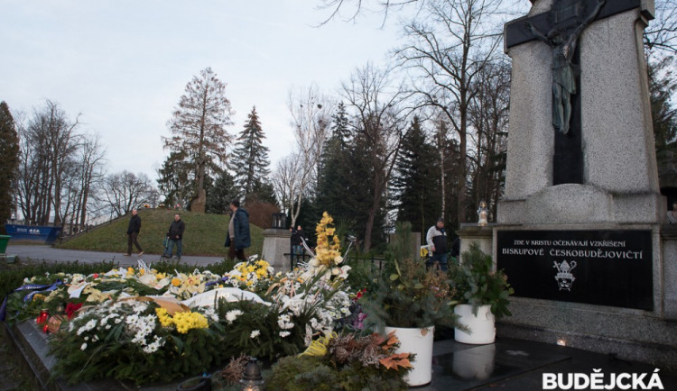 Dnes se lidé rozloučili s Jiřím Paďourem