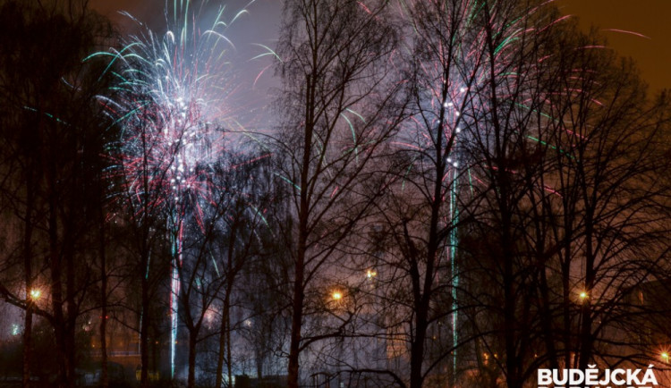 Silvestr si můžete užít i na zříceninách, na pláži či třeba v kině