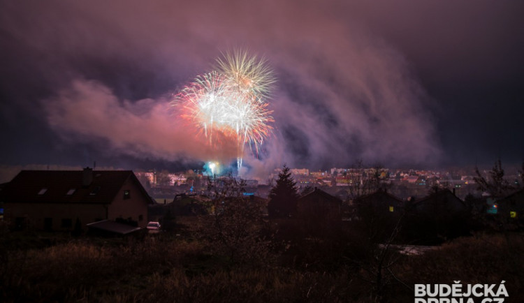 FOTO: Novoroční ohňostroj v Protivíně bavil tisíce lidí