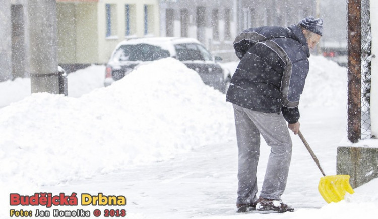 Úraz na chodníku? Náhradu škody žádejte po obci