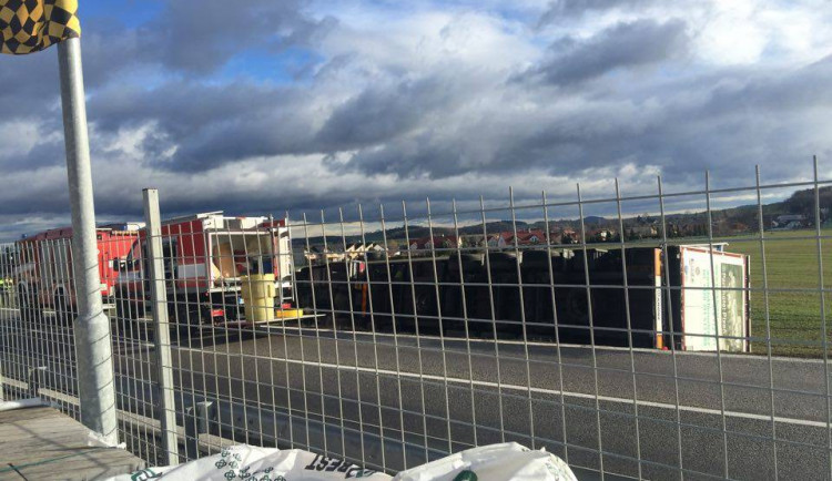 Převrácený kamion u Dolního Třebonína