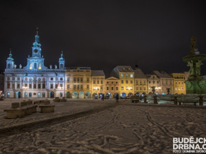 Noční zasněžené České Budějovice