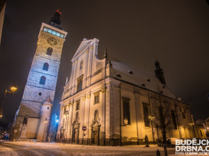 Noční zasněžené České Budějovice