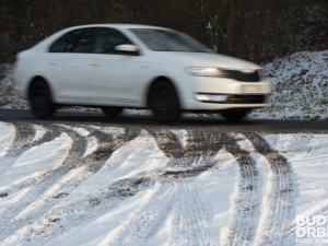 SJÍZDNOST: Cestáři na jihu Čech kvůli sněžení upravují silnice