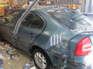 Nehoda na čerpací stanici u Mezna