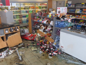 Nehoda na čerpací stanici u Mezna