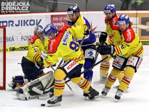 Opora ústeckých hokejistů Jaroslav Roubík ve velké šanci před Bláhou