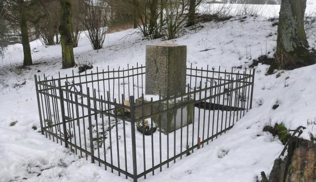 Podstavec sochy sv. Jana Nepomuckého