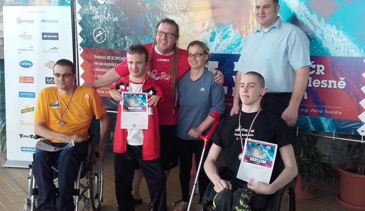 S diplomy na fotce Arnošt Petráček a Ivan Nestával