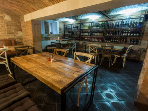 Přemýšlíte, kde posedět s přáteli? Citro Bar - Restaurant otevřel nový vinný bar