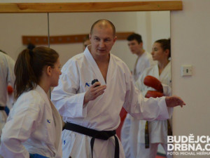 Miroslav Hýsek udílí rady své svěřenkyni