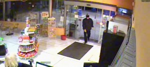 VIDEO: Policisté pátrají po možném svědkovi přepadení čerpací stanice v Kamenném Újzedu