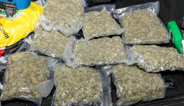 Devět vakuových pouzder s konopím