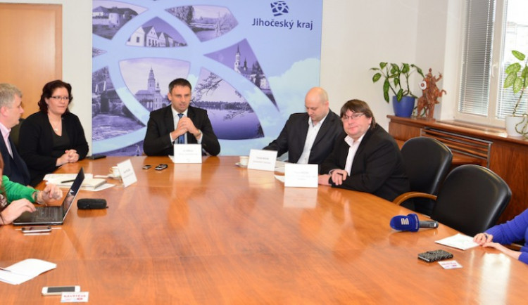 Kvůli kritické situaci v jihočeských MAS svolal na pondělí 15. února hejtman Jiří Zimola mimořádnou tiskovou konferenci