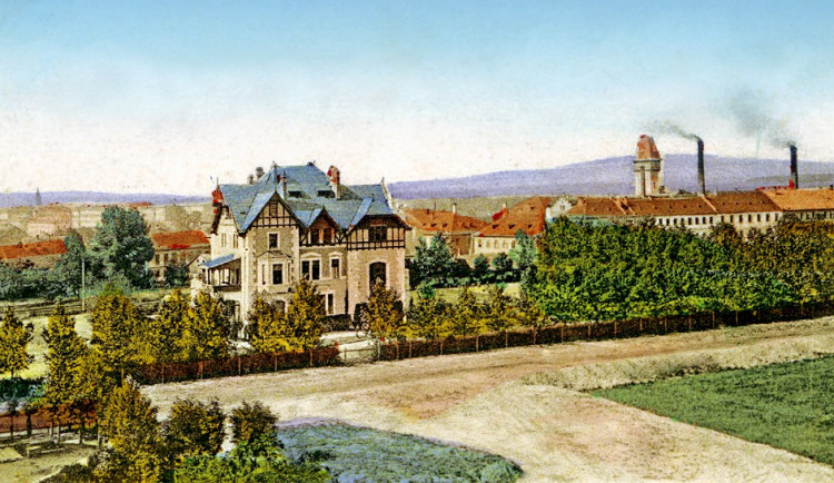 Romatická vila Lischoli z roku 1900 krátce po dostavbě v zatím nepojmenované ulici, později ulice Goetheova, Londýnská a U Zimního stadionu.