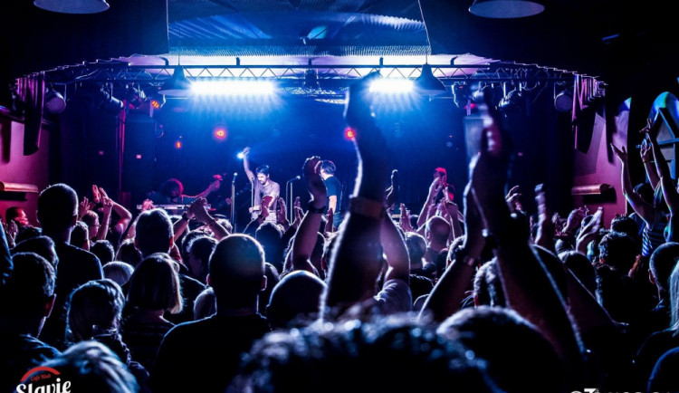 Program Café Klubu Slavie neztrácí na atraktivitě ani v březnu