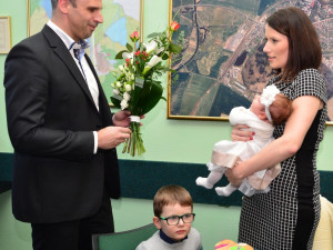 Hejtman Jiří Zimola a Pavlína Tomšovicová se svými dětmi Terezkou a Honzíkem