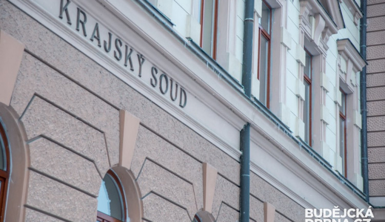 Soud řeší pokus o vraždu. Proč projektant postřelil mladíka?