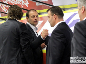 Nové trenérské trio mělo důvod ke spokojenosti. Zleva Roman Turek, Radek Bělohlav a Martin Štrba