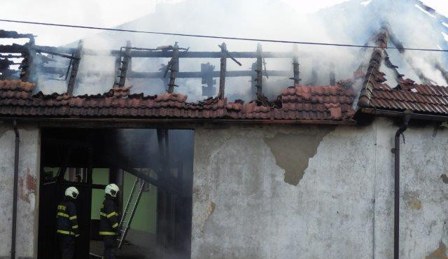 Požár střechy rodinného domu