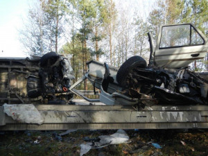 Nehoda dvou aut a dodávky u Nové Hlíny si vyžádala dva mrtvé