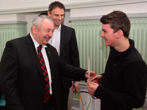 Na snímku hejtman Jiří Zimola a krajský radní Jaromír Novák gratulují Ondřeji Mánkovi