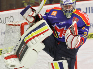 Petr Kváča zabránil při nájezdech Sýkorovi ve skórování