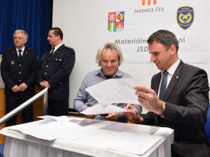 Na snímku hejtman Jiří Zimola a starosta Horní Plané Jiří Hůlka