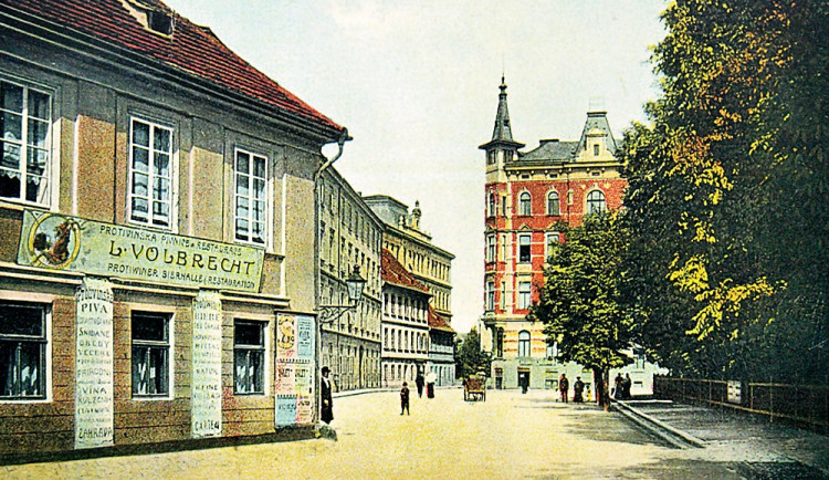 Klikatá třída Na Sadech patří k městu. Dříve měla z obou stran závoru