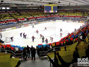 Celostadionové choreo v podání fanoušků Motoru