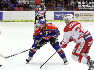 Kapitán Josef Straka zůstal kvůli absenci Nouzy a Kuchejdy ve druhé pětce osamocený