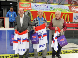 Poslední žijící členové mistrovského kádru Motoru z roku 1951 - zleva Jiří Kolouch, František Vacovský a Karel Oberleitner
