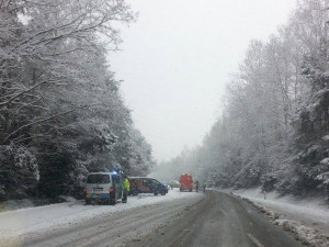 U Boršova uzavřela silnici hromadná nehoda.