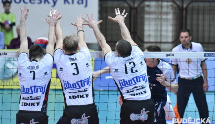 Jihostroj nedal Zlínu šanci ani podruhé a vede v sérii 2:0
