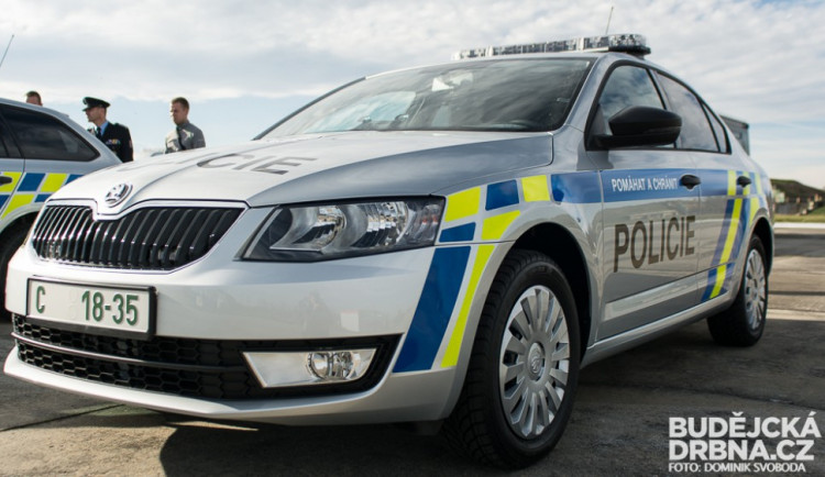 Chtěla skočit pod vlak. Policie zasáhla včas