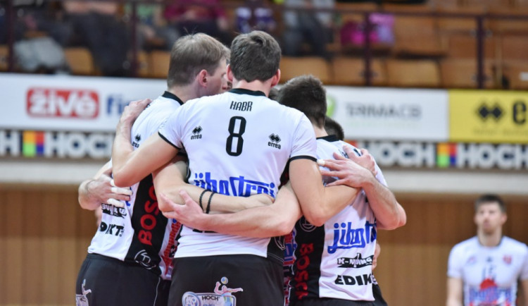 Jihostroj nepovolil Zlínu za celé čtvrtfinále ani set a zaslouženě postoupil do semifinále