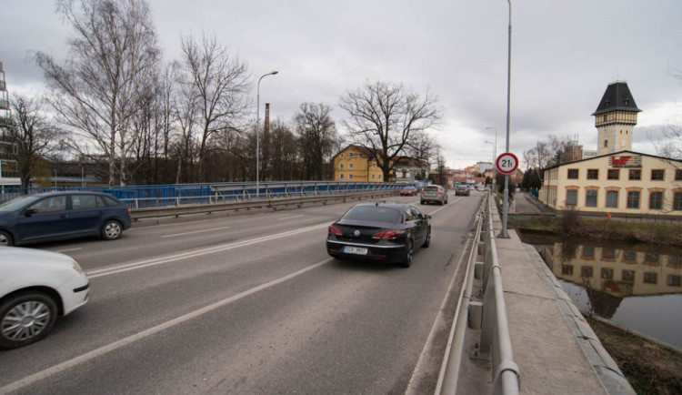 Dopravu na jihu zkomplikují rekonstrukce několika mostů