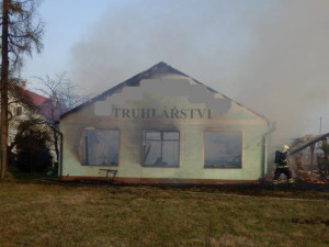 Požár truhlárny ve Dvorech nad Lužnicí
