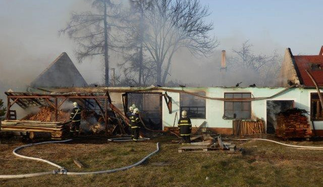 Požár truhlárny ve Dvorech nad Lužnicí