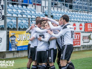 Dynamo neproměnilo dvě penalty, Sokolov jednu. Přesto se domácí radují ze tří bodů