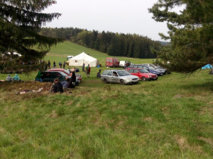 Víkendové hudební akci na louce