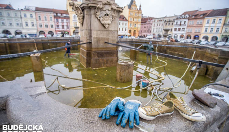 Čištění Samsonovy kašny