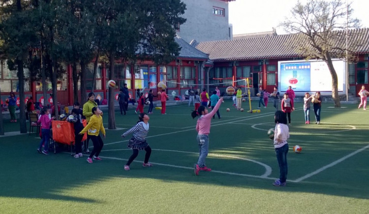 JAK SE ŽIJE V PEKINGU: Základní školy