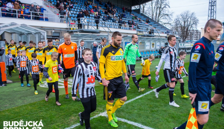 KAM ZA SPORTEM: Víkend ve znamení fotbalu a házené